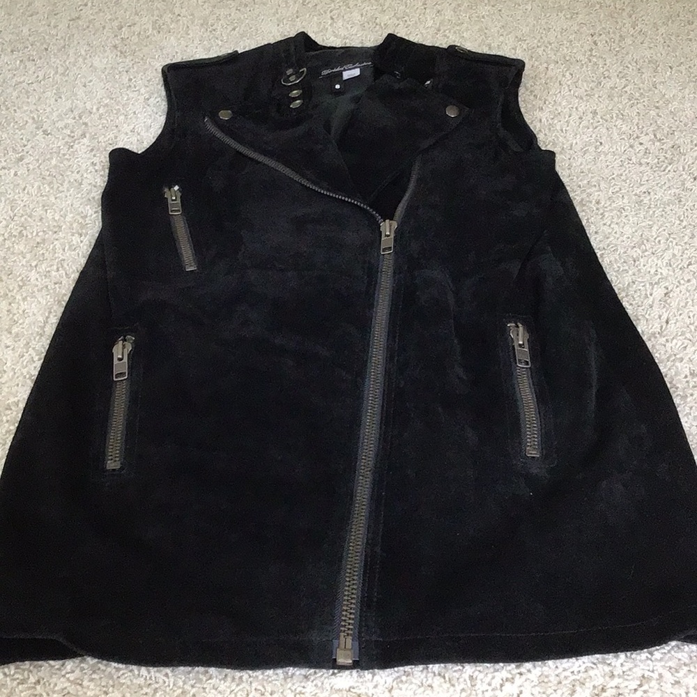 Suede vest🖤